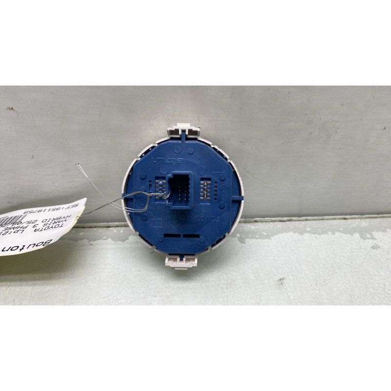 Bouton de warning TOYOTA YARIS 3 Photo n°2