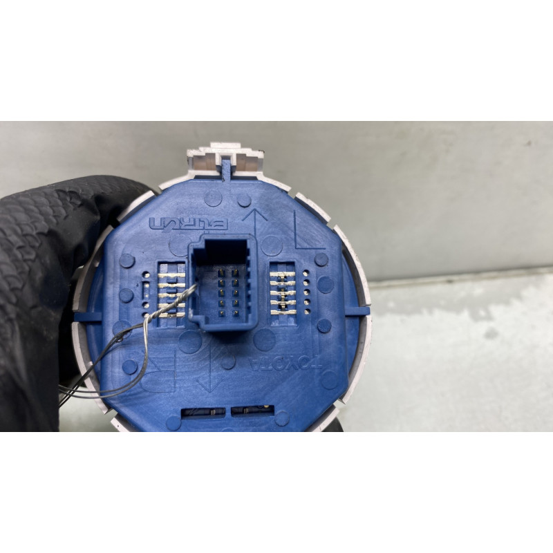 Bouton de warning TOYOTA YARIS 3 Photo n°3