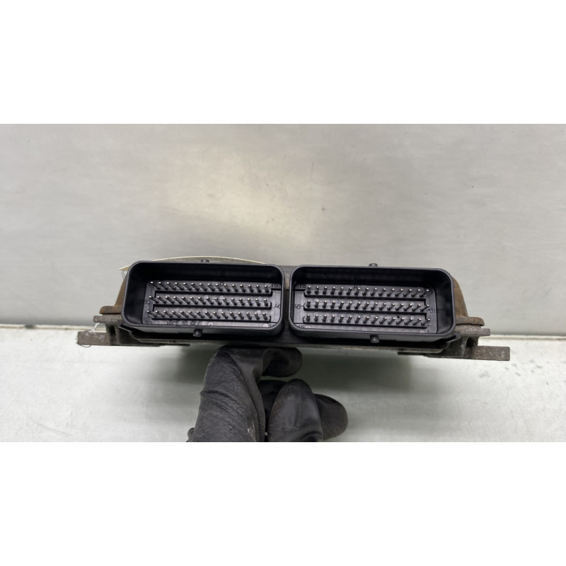 Calculateur moteur RENAULT CLIO 2 Photo n°2