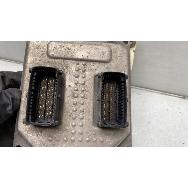 Calculateur moteur OPEL ZAFIRA B Photo n°3