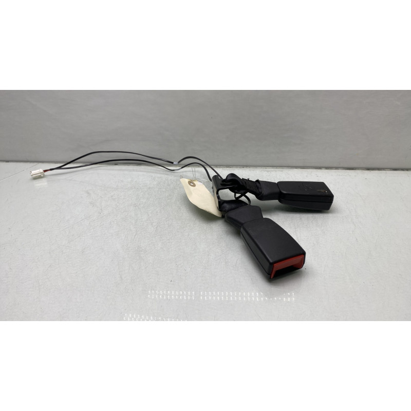 Attache ceinture arriere droit CITROEN C4 CACTUS Photo n°1