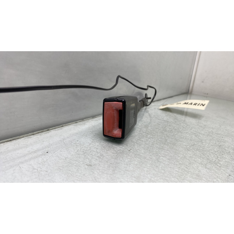 Attache ceinture avant gauche FORD FIESTA 6 Photo n°4