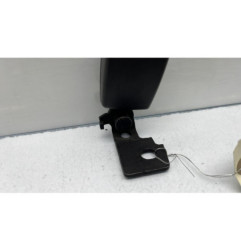 Attache ceinture arriere gauche OPEL CORSA D