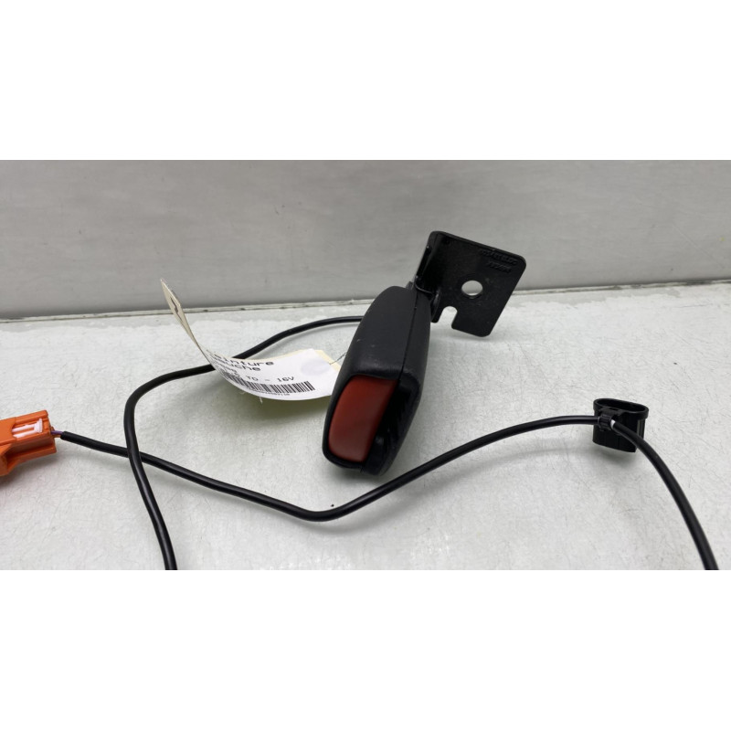 Attache ceinture arriere gauche VOLVO C 30 Photo n°1