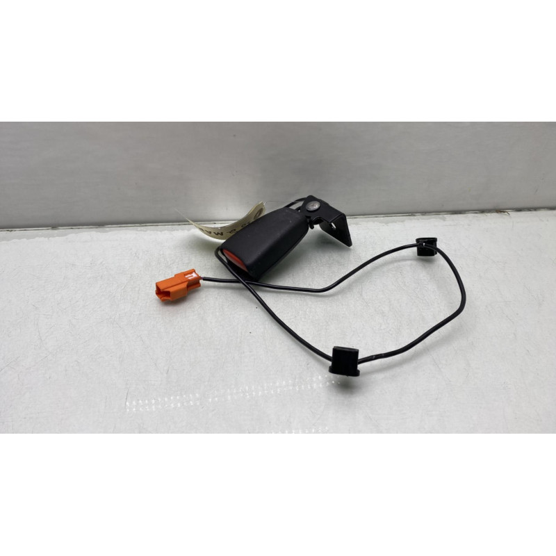 Attache ceinture arriere gauche VOLVO C 30 Photo n°4