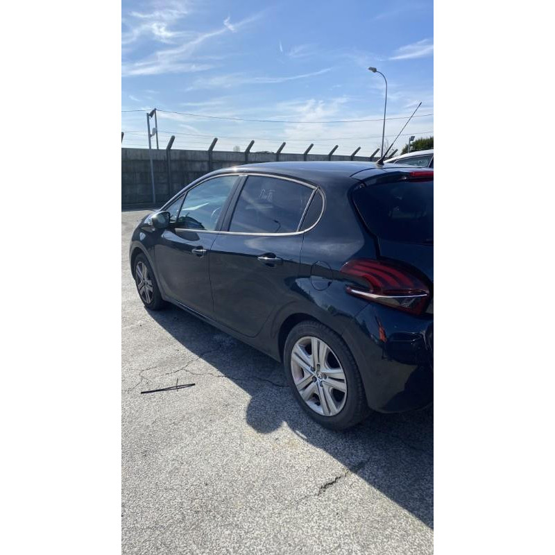 Attache ceinture avant gauche PEUGEOT 208 1 Photo n°18