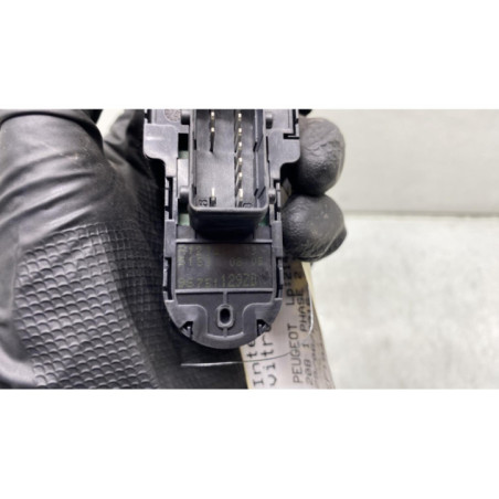 Interrupteur de leve vitre avant gauche PEUGEOT 208 1