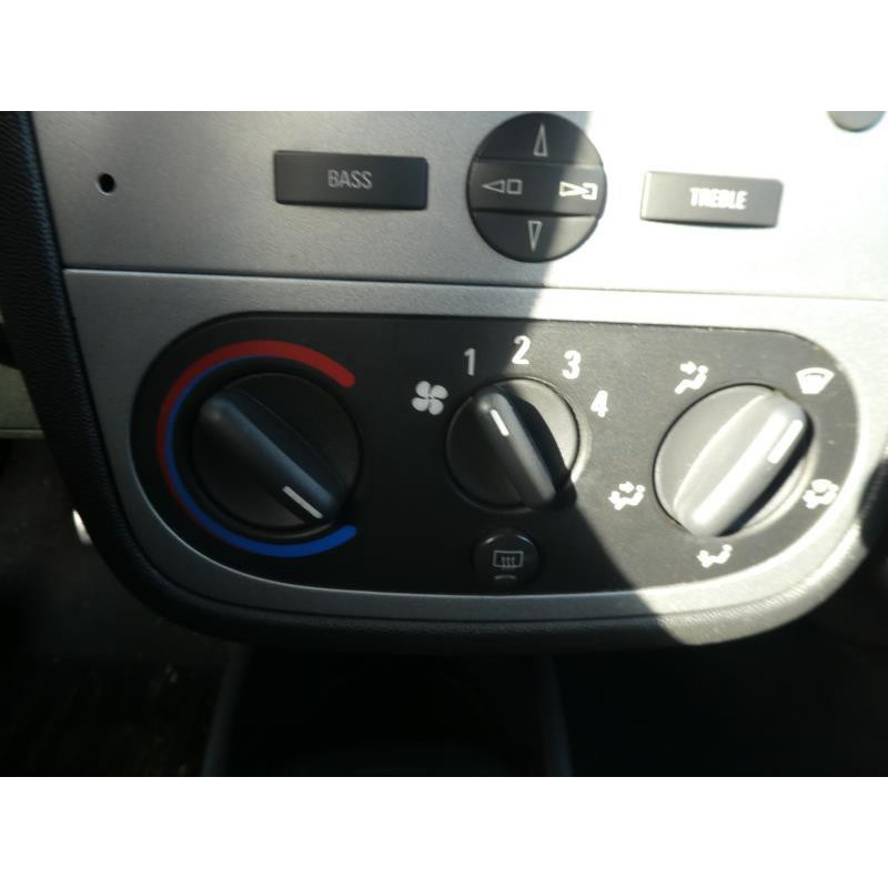 Leve vitre electrique avant gauche OPEL CORSA C Photo n°16