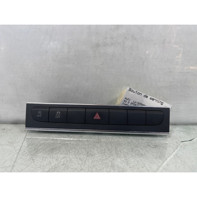 Bouton de warning AUDI A3 2 Photo n°1