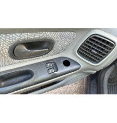 Bouton de coffre RENAULT LAGUNA 1