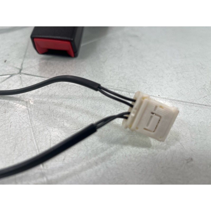 Attache ceinture arriere droit PEUGEOT 3008 1 Photo n°1