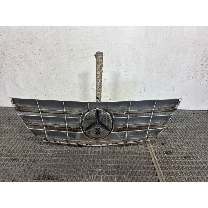 Calandre MERCEDES CLASSE B 245 Photo n°4