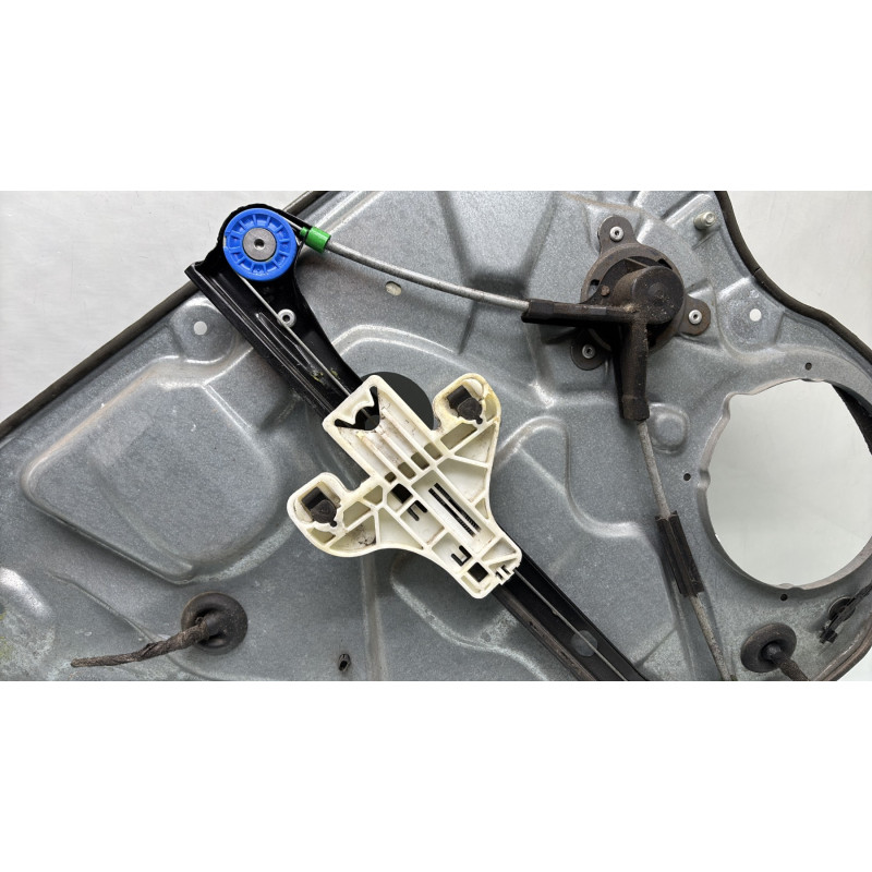 Leve vitre mecanique arriere droit VOLKSWAGEN POLO 4 Photo n°3