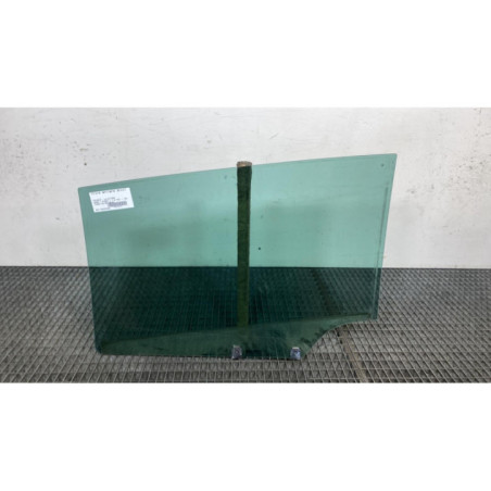 Vitre arriere droit PEUGEOT 5008 1