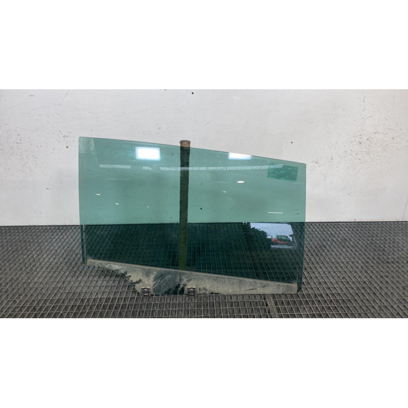 Vitre arriere droit PEUGEOT 5008 1 Photo n°3
