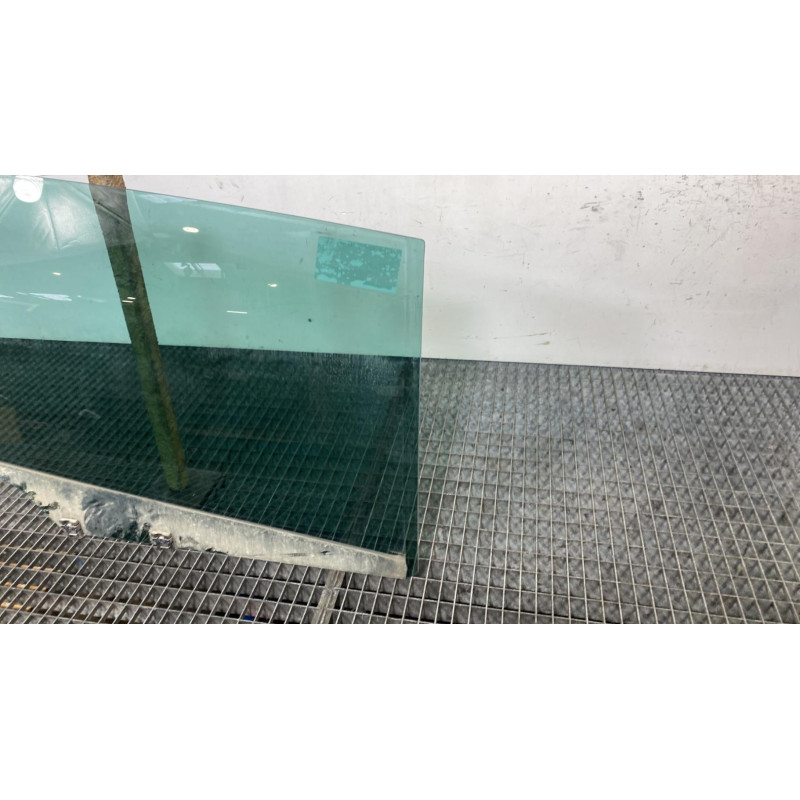 Vitre arriere droit PEUGEOT 5008 1 Photo n°4