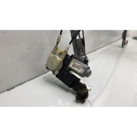 Leve vitre electrique avant droit RENAULT MEGANE 2
