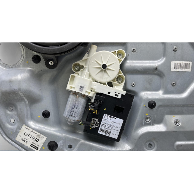 Leve vitre electrique avant gauche VOLVO V 50 Photo n°5