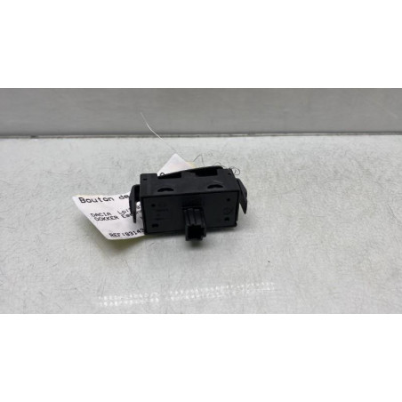 Bouton de warning DACIA DOKKER