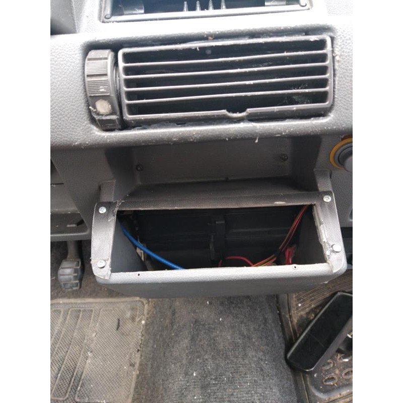 Attache ceinture arriere gauche RENAULT SUPER 5 Photo n°7