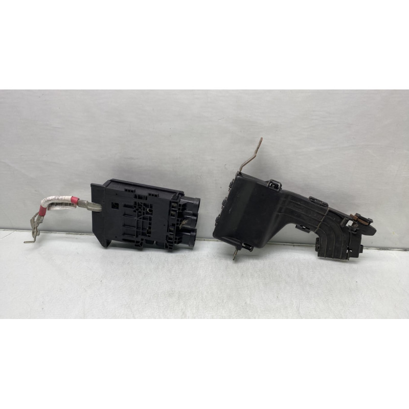 Porte fusible RENAULT MEGANE 3 Photo n°1