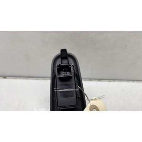 Interrupteur de leve vitre arriere droit PEUGEOT 3008 1
