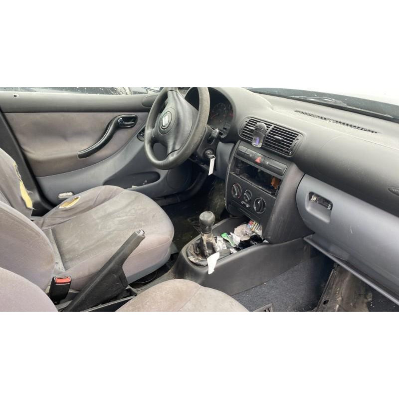 Feu arriere principal gauche (feux) SEAT TOLEDO 2 Photo n°12
