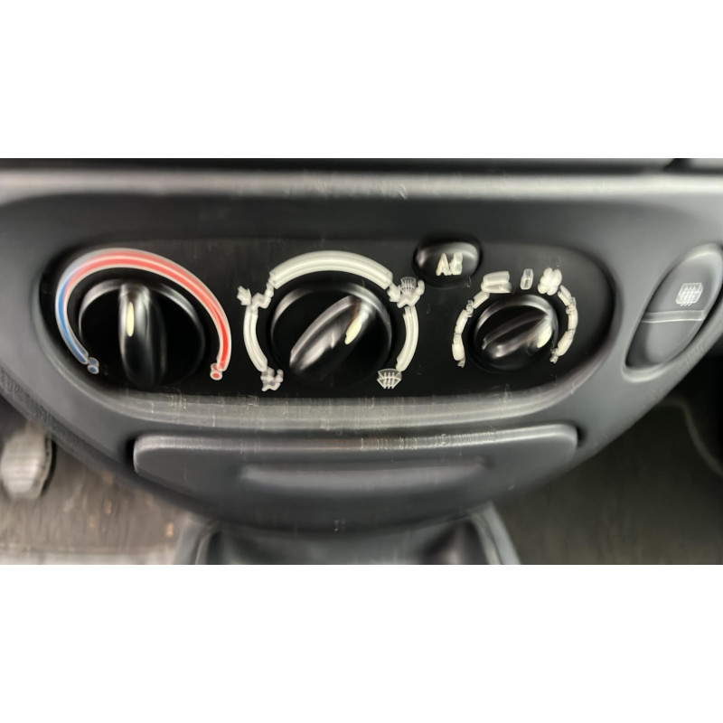 Compresseur clim RENAULT MEGANE 1 Photo n°7