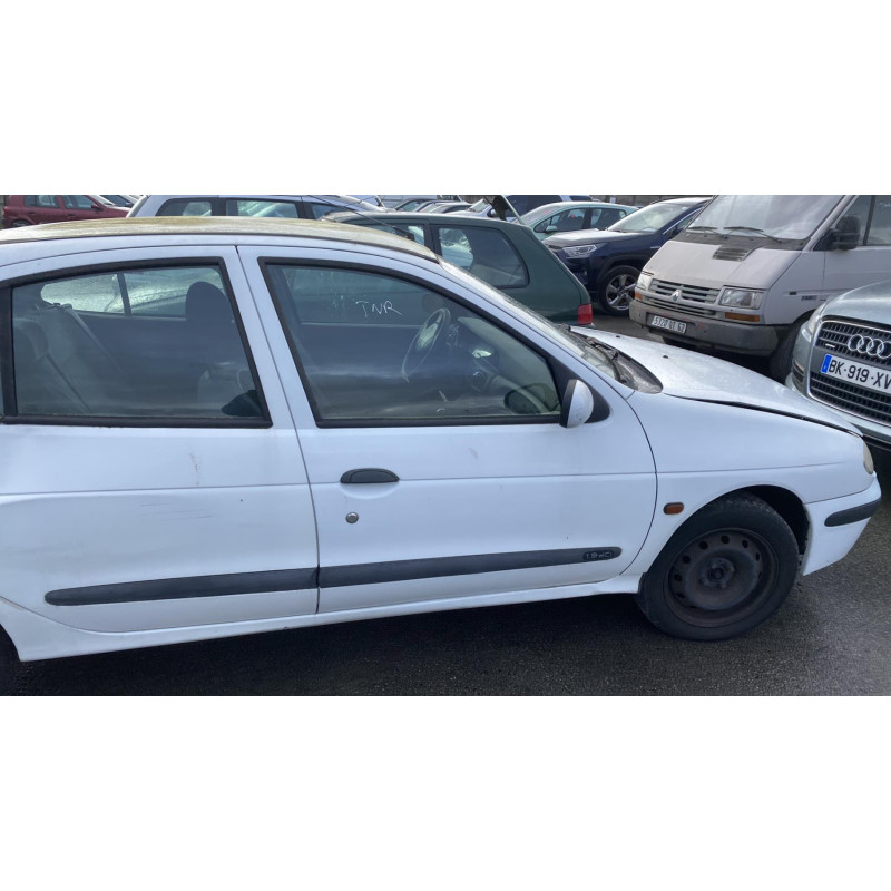 Feu arriere principal droit (feux) RENAULT MEGANE 1 Photo n°18