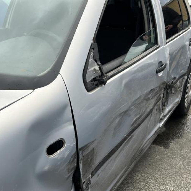 Renfort pare choc avant (traverse) VOLKSWAGEN GOLF 4 Photo n°13