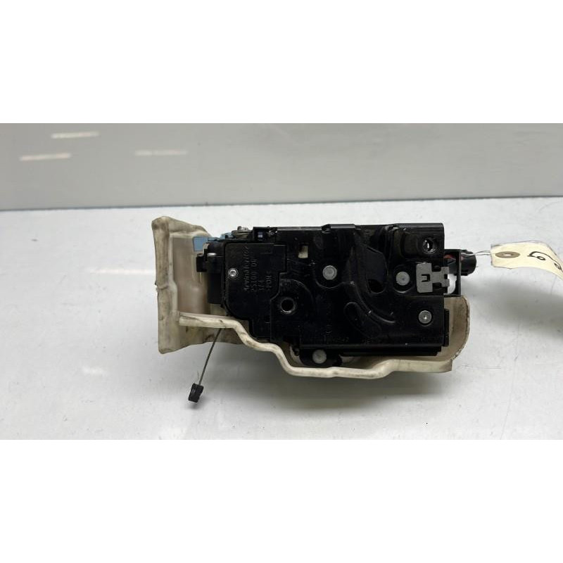 Serrure avant gauche VOLKSWAGEN GOLF 5 Photo n°3