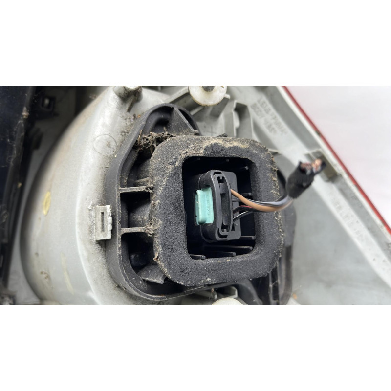Feu arriere principal gauche (feux) VOLKSWAGEN GOLF 5 Photo n°4