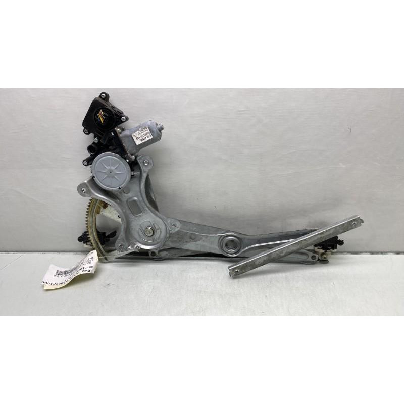 Leve vitre electrique arriere droit TOYOTA COROLLA VERSO 2 Photo n°4