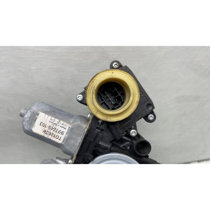 Leve vitre electrique arriere gauche TOYOTA COROLLA VERSO 2 Photo n°1