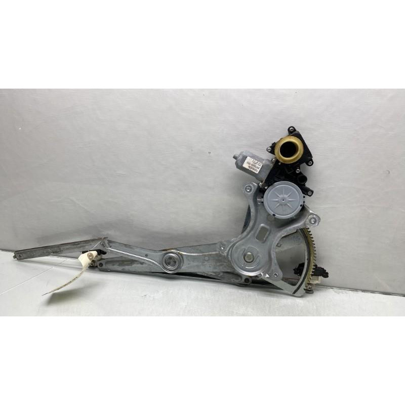 Leve vitre electrique arriere gauche TOYOTA COROLLA VERSO 2 Photo n°3