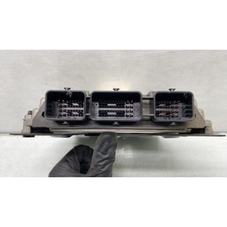 Calculateur moteur PEUGEOT 308 1