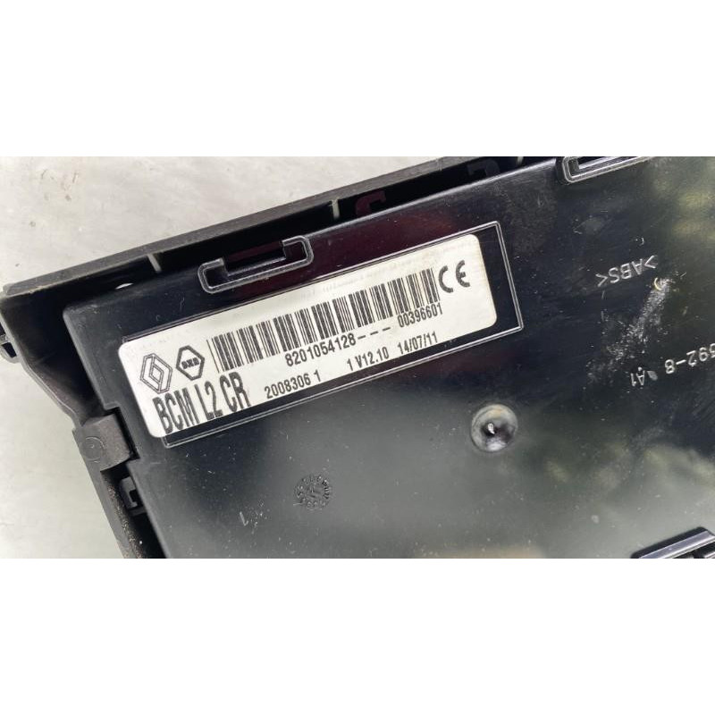 Boitier UCH RENAULT CLIO 3 Photo n°3