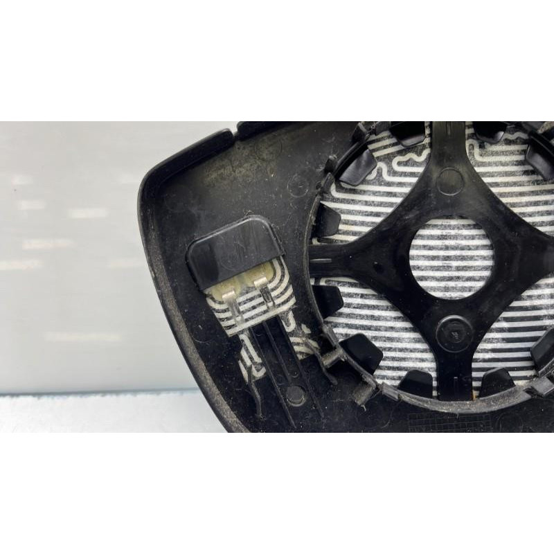 Glace retroviseur droit PEUGEOT 2008 1 Photo n°1