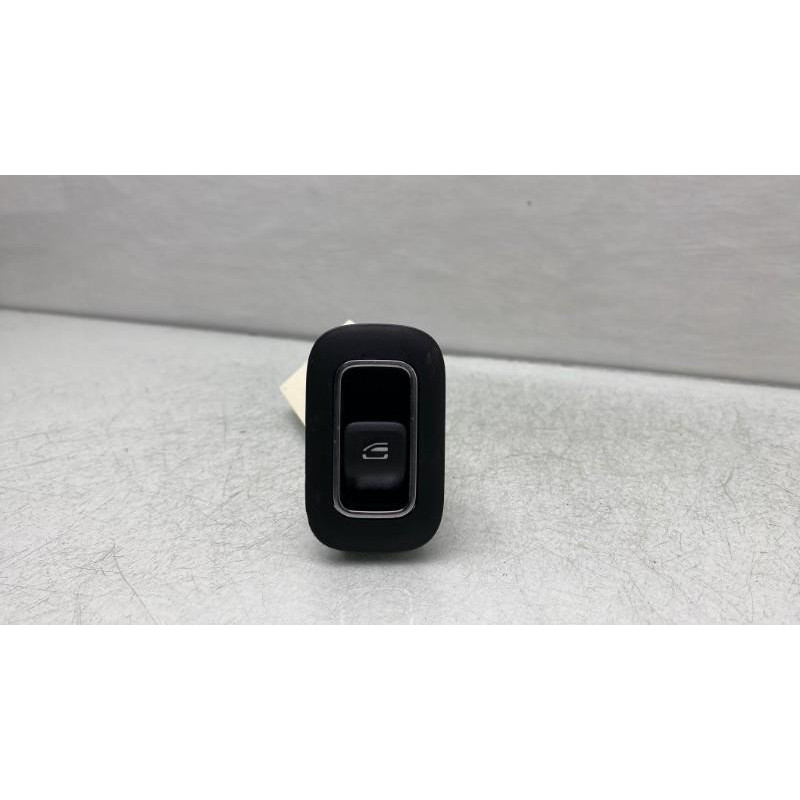 Interrupteur de leve vitre arriere droit MERCEDES CLASSE CLA 118 Photo n°4