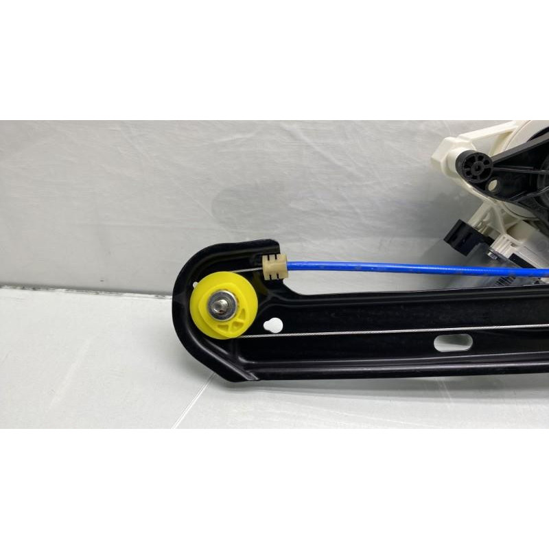 Leve vitre electrique arriere droit MERCEDES CLASSE CLA 118 Photo n°3