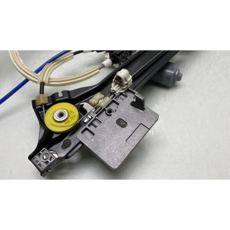Leve vitre electrique arriere gauche MERCEDES CLASSE CLA 118 Photo n°1
