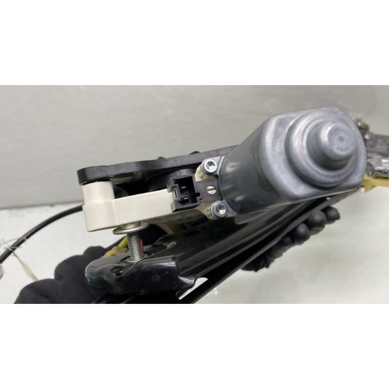 Leve vitre electrique avant droit MERCEDES CLASSE CLA 118 Photo n°4