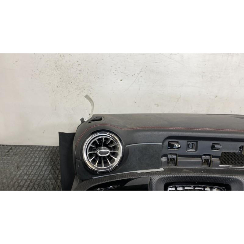 Planche de bord complete MERCEDES CLASSE CLA 118 Photo n°1