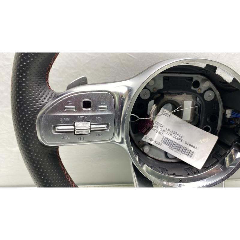 Volant MERCEDES CLASSE CLA 118 Photo n°4