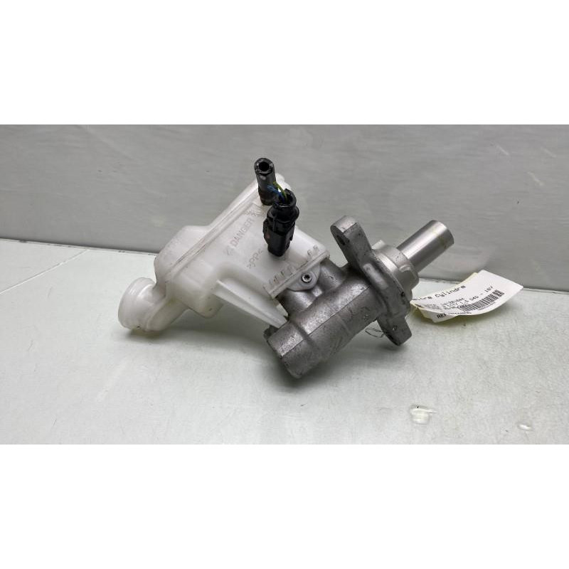 Maitre cylindre (freinage) TOYOTA PROACE 3 CITY Photo n°1