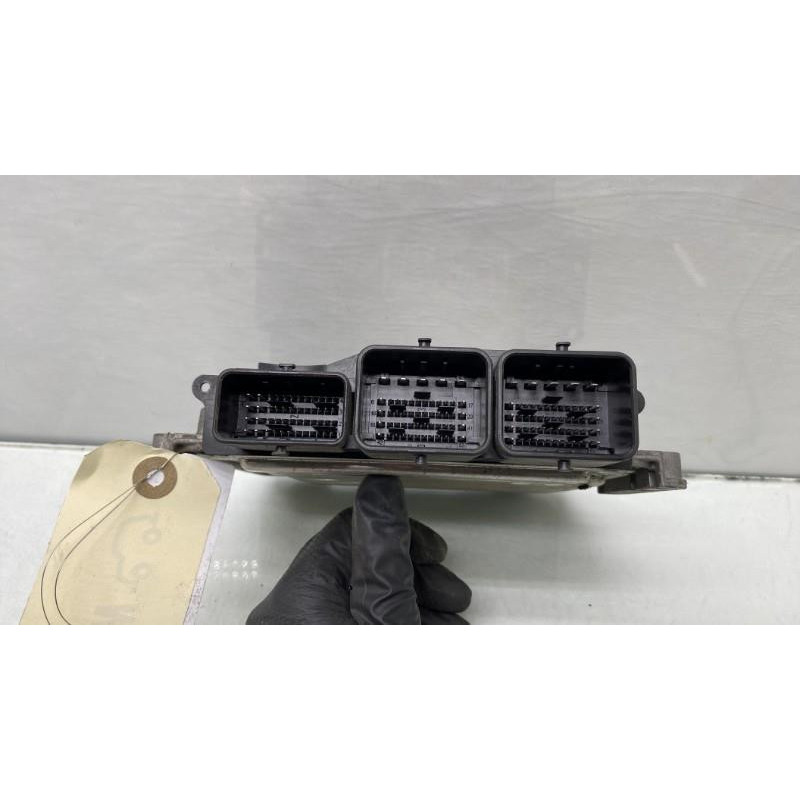 Calculateur moteur PEUGEOT 308 2 Photo n°3