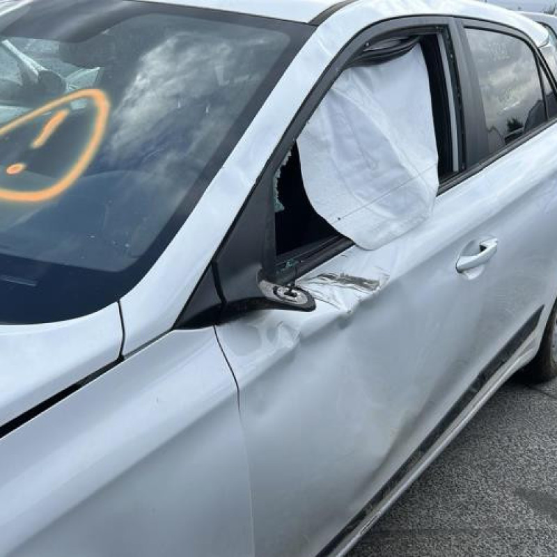 Feu arriere secondaire gauche (feux) HYUNDAI I 20 2 Photo n°8