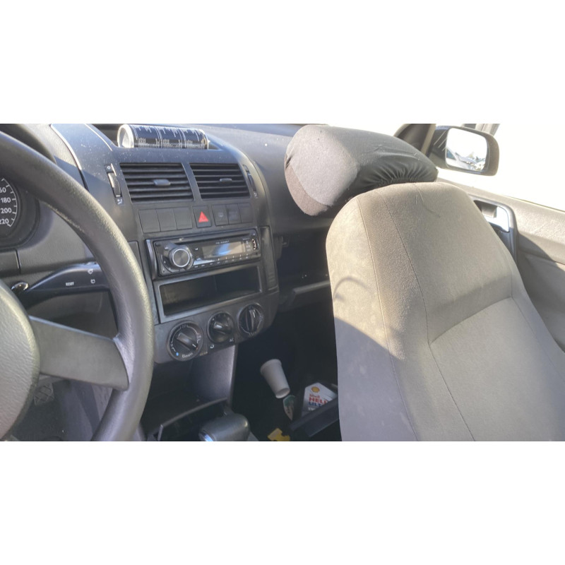 Serrure avant gauche VOLKSWAGEN POLO 4 Photo n°9