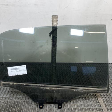Vitre arriere droit HYUNDAI I 20 2 Photo n°1