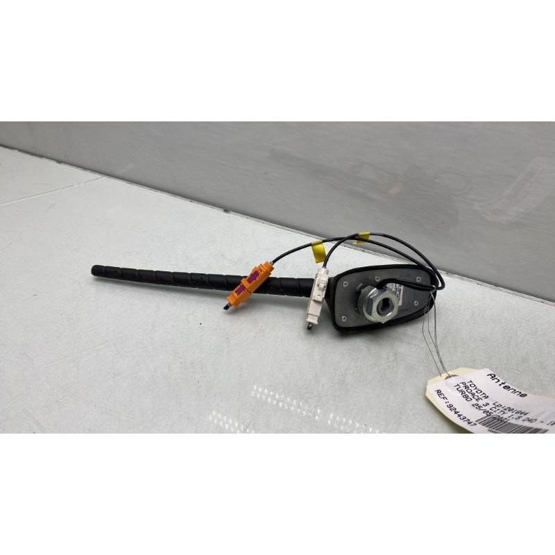 Antenne TOYOTA PROACE 3 CITY Photo n°2